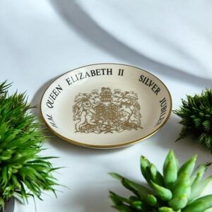 Queen Elizabeth Silver Jubilee Bone China England Royals Vintage Royal Worcester